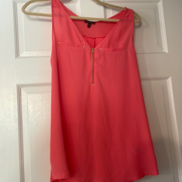 Express sleeveless blouse - Picture 2 of 9